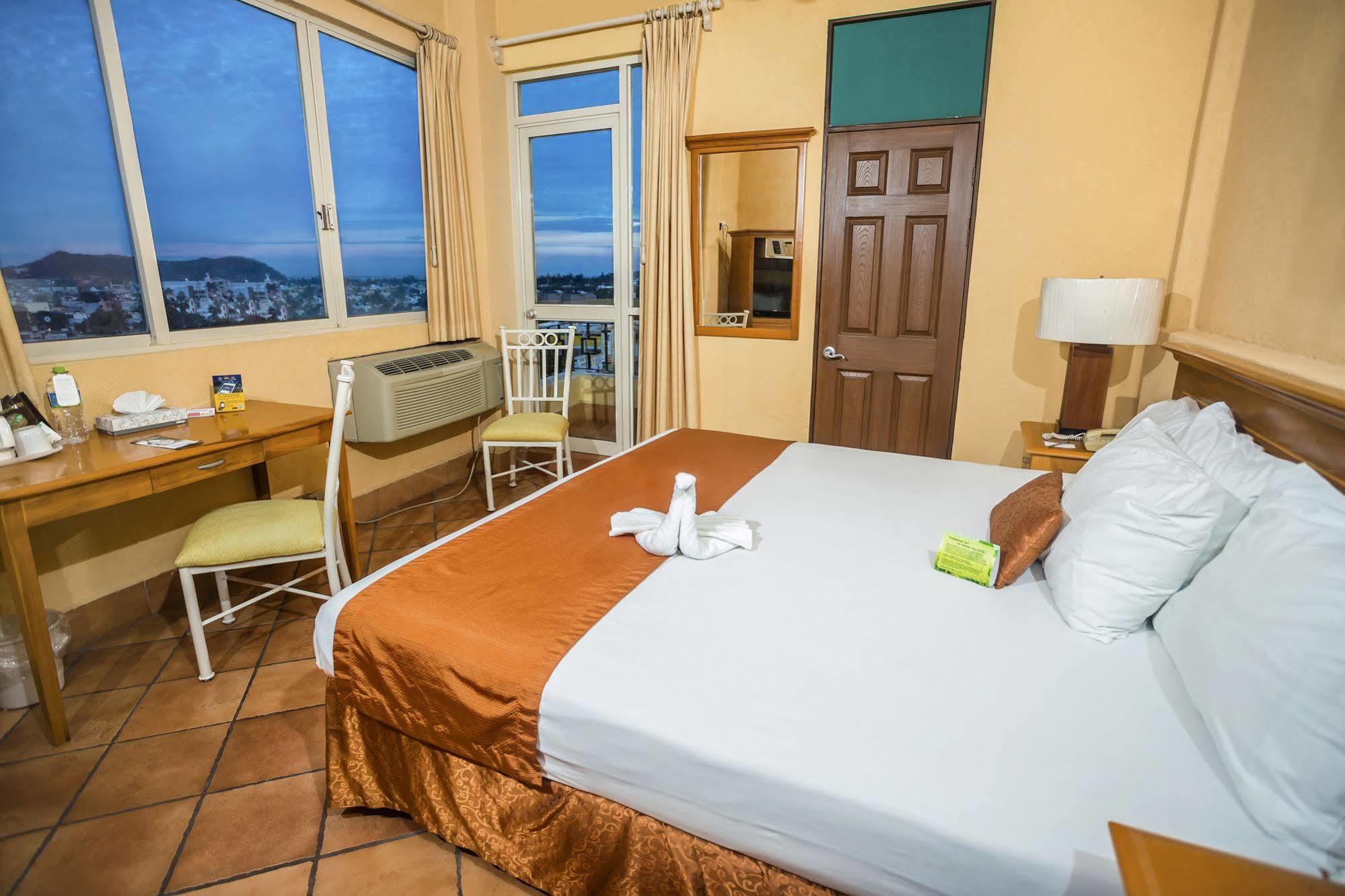 Best Western Posada Freeman Mazatlán Extérieur photo